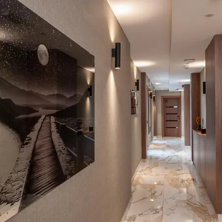 Kralj Ξενοδοχείο 3*