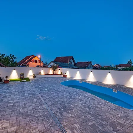 Kralj Ξενοδοχείο